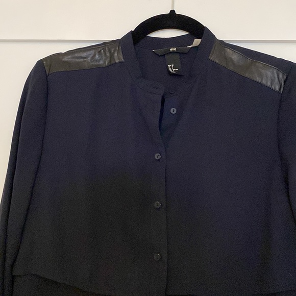 H&M button up blouse - Picture 2 of 4